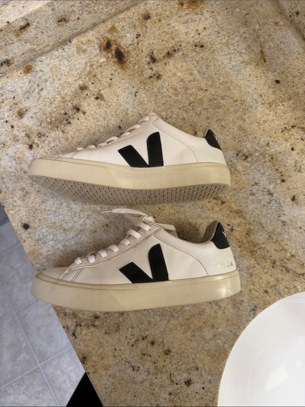 Veja Campo White Leather Sneakers with Black V Accent size 8 - 39 - Picture 4 of 10